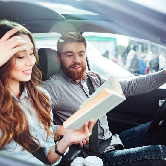 Taxifahrer und Fahrgast